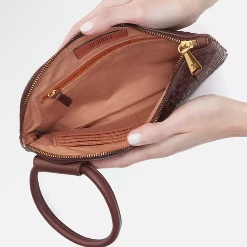 Hobo Sable Wristlet 💖 - Picture 4 of 8